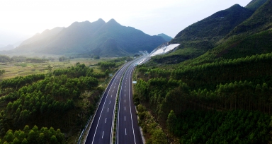 海东至马山高速公路